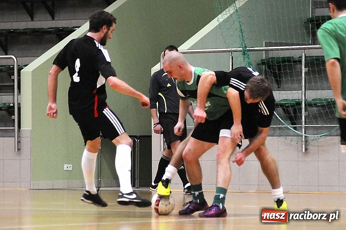 Zdjęcie w galerii na portalu naszraciborz.pl: Halowa Liga Piłki Nożnej: Zwycięstwa faworytów wiadomości z regionu