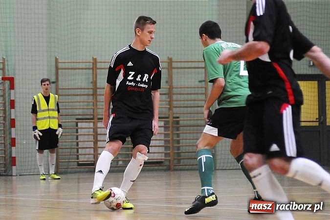 Zdjęcie w galerii na portalu naszraciborz.pl: Halowa Liga Piłki Nożnej: Zwycięstwa faworytów wiadomości z regionu