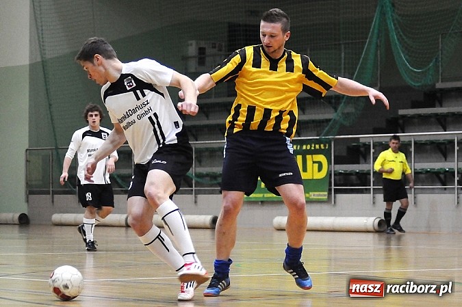 Zdjęcie w galerii na portalu naszraciborz.pl: Halowa Liga Piłki Nożnej: Zwycięstwa faworytów wiadomości z regionu