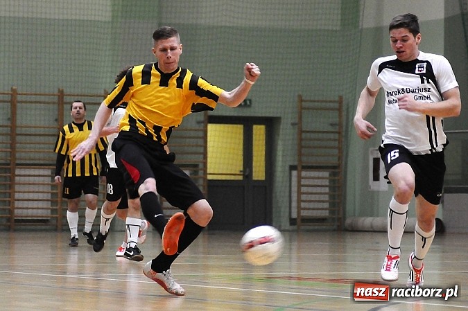 Zdjęcie w galerii na portalu naszraciborz.pl: Halowa Liga Piłki Nożnej: Zwycięstwa faworytów wiadomości z regionu