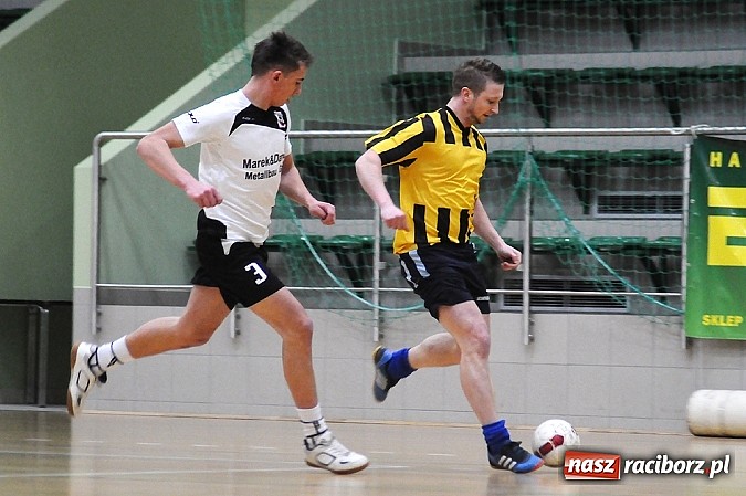 Zdjęcie w galerii na portalu naszraciborz.pl: Halowa Liga Piłki Nożnej: Zwycięstwa faworytów wiadomości z regionu