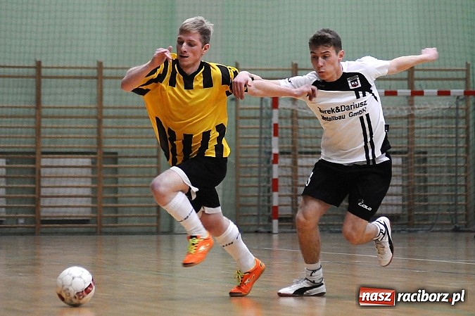 Zdjęcie w galerii na portalu naszraciborz.pl: Halowa Liga Piłki Nożnej: Zwycięstwa faworytów wiadomości z regionu