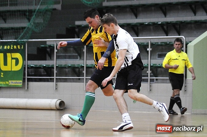 Zdjęcie w galerii na portalu naszraciborz.pl: Halowa Liga Piłki Nożnej: Zwycięstwa faworytów wiadomości z regionu