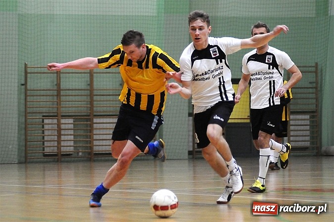 Zdjęcie w galerii na portalu naszraciborz.pl: Halowa Liga Piłki Nożnej: Zwycięstwa faworytów wiadomości z regionu