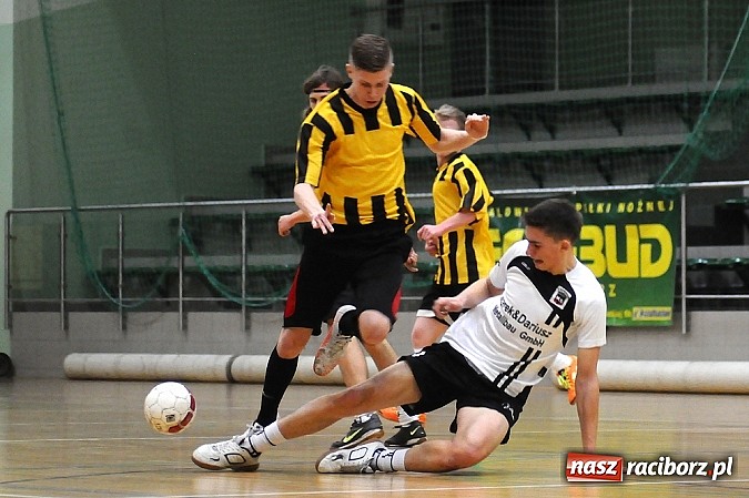 Zdjęcie w galerii na portalu naszraciborz.pl: Halowa Liga Piłki Nożnej: Zwycięstwa faworytów wiadomości z regionu