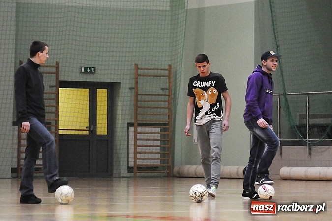 Zdjęcie w galerii na portalu naszraciborz.pl: Halowa Liga Piłki Nożnej: Zwycięstwa faworytów wiadomości z regionu