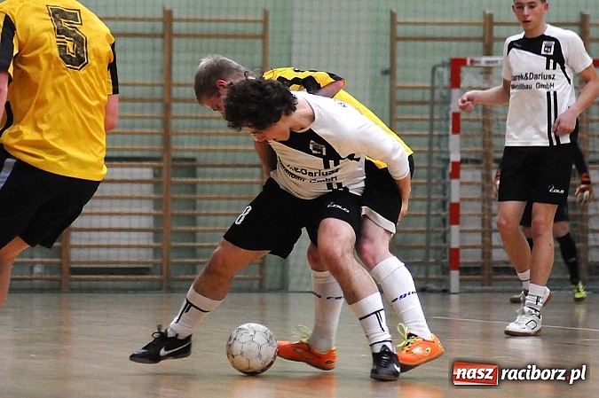 Zdjęcie w galerii na portalu naszraciborz.pl: Halowa Liga Piłki Nożnej: Zwycięstwa faworytów wiadomości z regionu