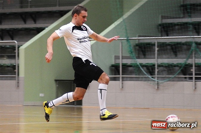 Zdjęcie w galerii na portalu naszraciborz.pl: Halowa Liga Piłki Nożnej: Zwycięstwa faworytów wiadomości z regionu