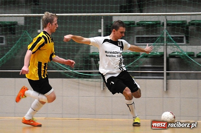 Zdjęcie w galerii na portalu naszraciborz.pl: Halowa Liga Piłki Nożnej: Zwycięstwa faworytów wiadomości z regionu