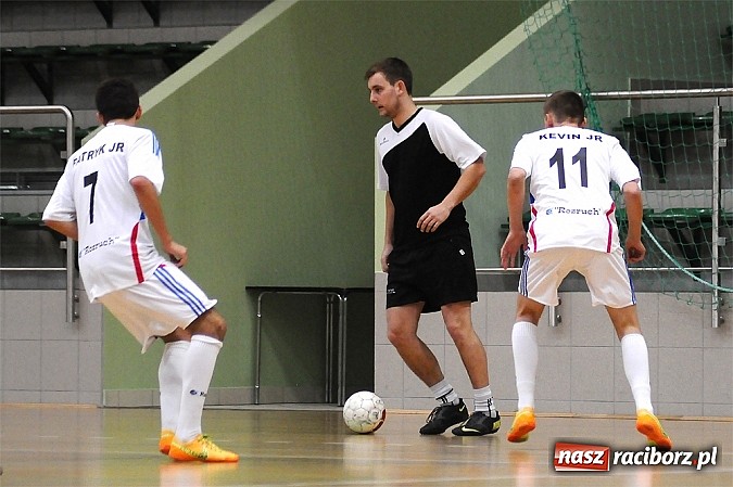 Zdjęcie w galerii na portalu naszraciborz.pl: Halowa Liga Piłki Nożnej: Zwycięstwa faworytów wiadomości z regionu