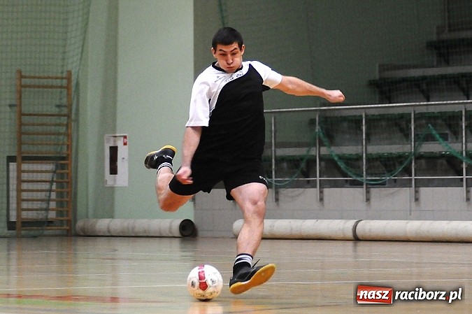 Zdjęcie w galerii na portalu naszraciborz.pl: Halowa Liga Piłki Nożnej: Zwycięstwa faworytów wiadomości z regionu