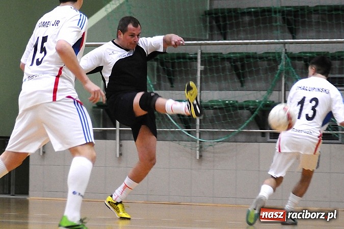 Zdjęcie w galerii na portalu naszraciborz.pl: Halowa Liga Piłki Nożnej: Zwycięstwa faworytów wiadomości z regionu