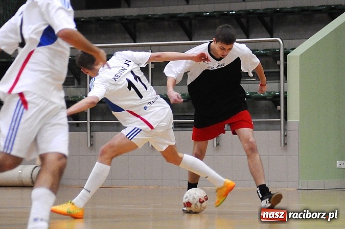 Zdjęcie w galerii na portalu naszraciborz.pl: Halowa Liga Piłki Nożnej: Zwycięstwa faworytów wiadomości z regionu