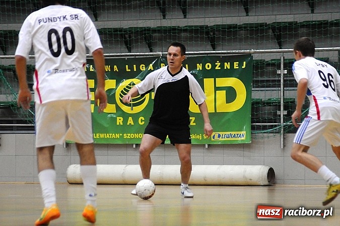 Zdjęcie w galerii na portalu naszraciborz.pl: Halowa Liga Piłki Nożnej: Zwycięstwa faworytów wiadomości z regionu