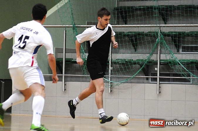 Zdjęcie w galerii na portalu naszraciborz.pl: Halowa Liga Piłki Nożnej: Zwycięstwa faworytów wiadomości z regionu