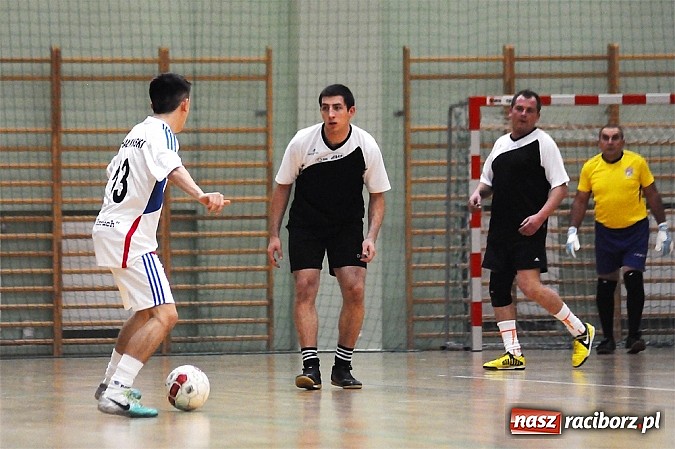 Zdjęcie w galerii na portalu naszraciborz.pl: Halowa Liga Piłki Nożnej: Zwycięstwa faworytów wiadomości z regionu