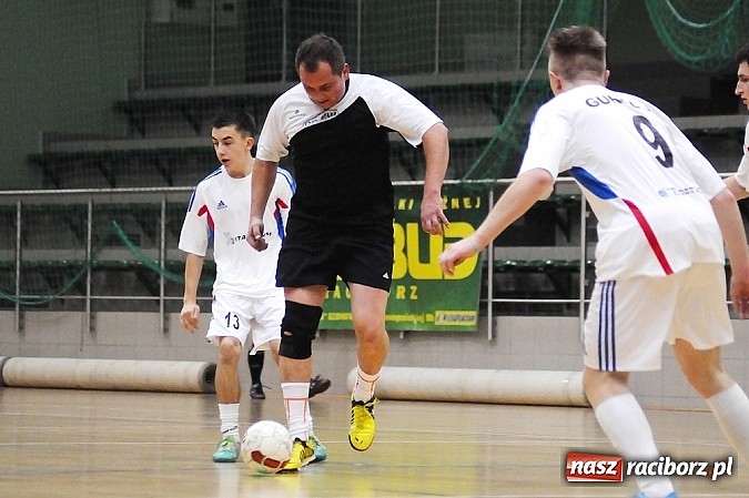 Zdjęcie w galerii na portalu naszraciborz.pl: Halowa Liga Piłki Nożnej: Zwycięstwa faworytów wiadomości z regionu