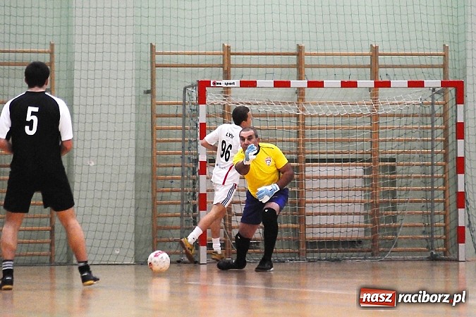 Zdjęcie w galerii na portalu naszraciborz.pl: Halowa Liga Piłki Nożnej: Zwycięstwa faworytów wiadomości z regionu