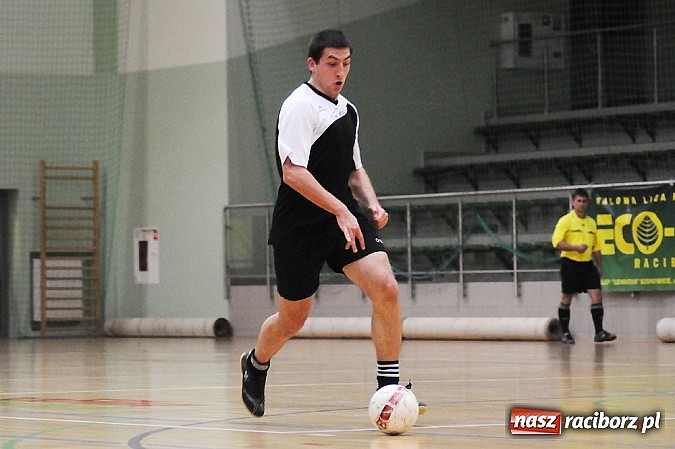 Zdjęcie w galerii na portalu naszraciborz.pl: Halowa Liga Piłki Nożnej: Zwycięstwa faworytów wiadomości z regionu