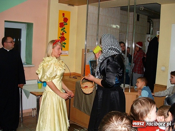 Zdjęcie w galerii na portalu naszraciborz.pl: Spotkanie z Mikołajem w raciborskim Caritasie wiadomości z regionu