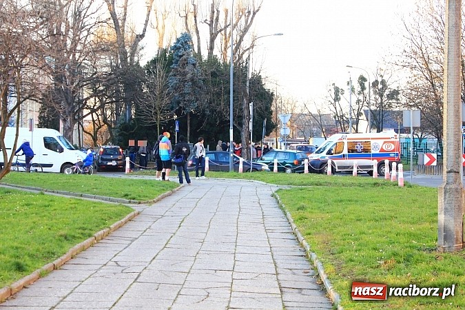 Zdjęcie w galerii na portalu naszraciborz.pl: Poważne zderzenie vw polo i fiata punto na rondzie przy PWSZ wiadomości z regionu
