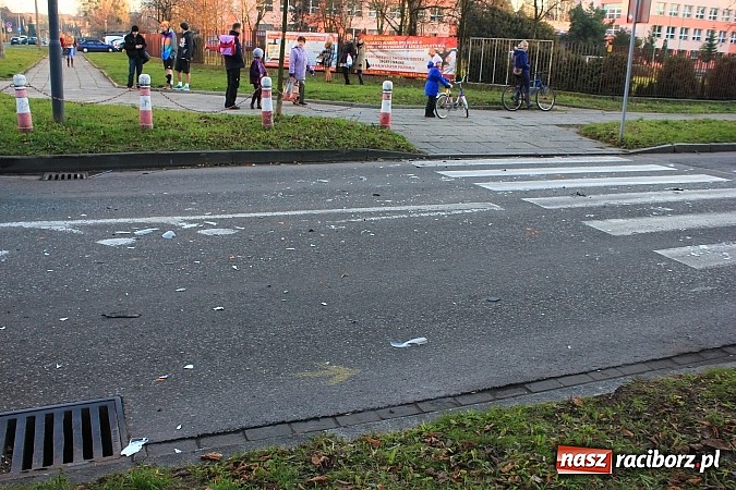 Zdjęcie w galerii na portalu naszraciborz.pl: Poważne zderzenie vw polo i fiata punto na rondzie przy PWSZ wiadomości z regionu