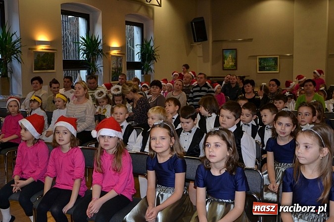 Zdjęcie w galerii na portalu naszraciborz.pl: IX Gminny Przegląd Kolęd i Pastorałek w Centrum Kultury w Tworkowie wiadomości z regionu