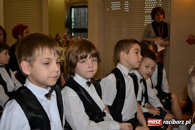 Zdjęcie w galerii na portalu naszraciborz.pl: IX Gminny Przegląd Kolęd i Pastorałek w Centrum Kultury w Tworkowie wiadomości z regionu