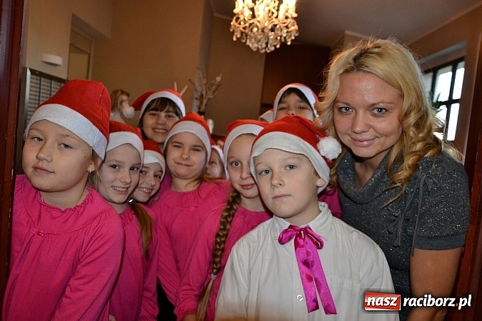Zdjęcie w galerii na portalu naszraciborz.pl: IX Gminny Przegląd Kolęd i Pastorałek w Centrum Kultury w Tworkowie wiadomości z regionu