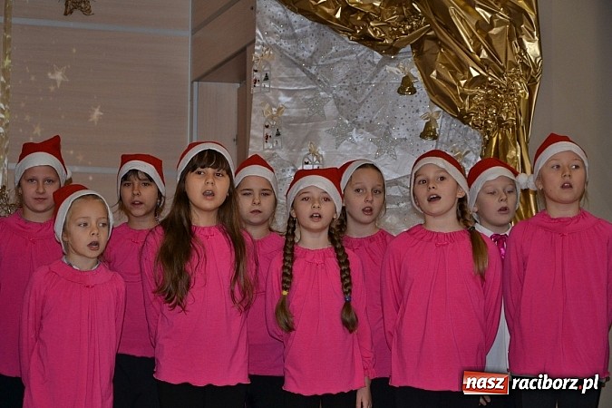 Zdjęcie w galerii na portalu naszraciborz.pl: IX Gminny Przegląd Kolęd i Pastorałek w Centrum Kultury w Tworkowie wiadomości z regionu