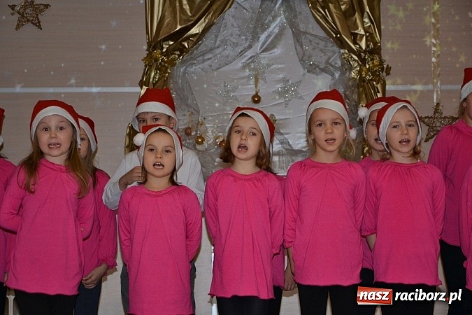 Zdjęcie w galerii na portalu naszraciborz.pl: IX Gminny Przegląd Kolęd i Pastorałek w Centrum Kultury w Tworkowie wiadomości z regionu