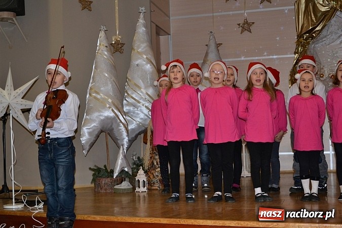 Zdjęcie w galerii na portalu naszraciborz.pl: IX Gminny Przegląd Kolęd i Pastorałek w Centrum Kultury w Tworkowie wiadomości z regionu