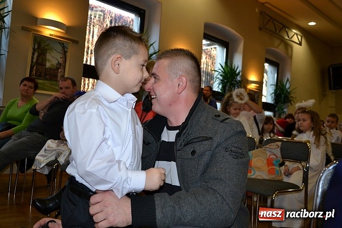 Zdjęcie w galerii na portalu naszraciborz.pl: IX Gminny Przegląd Kolęd i Pastorałek w Centrum Kultury w Tworkowie wiadomości z regionu