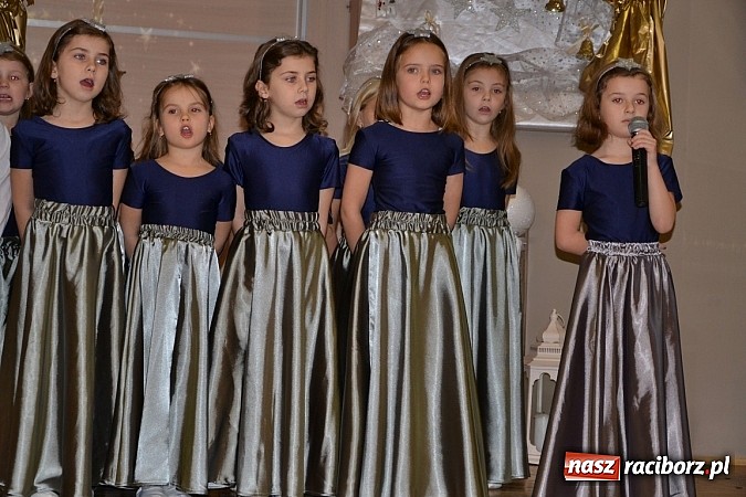 Zdjęcie w galerii na portalu naszraciborz.pl: IX Gminny Przegląd Kolęd i Pastorałek w Centrum Kultury w Tworkowie wiadomości z regionu