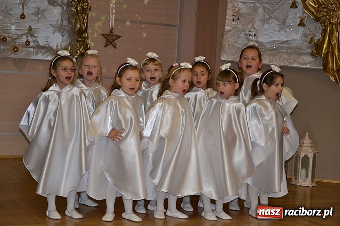 Zdjęcie w galerii na portalu naszraciborz.pl: IX Gminny Przegląd Kolęd i Pastorałek w Centrum Kultury w Tworkowie wiadomości z regionu
