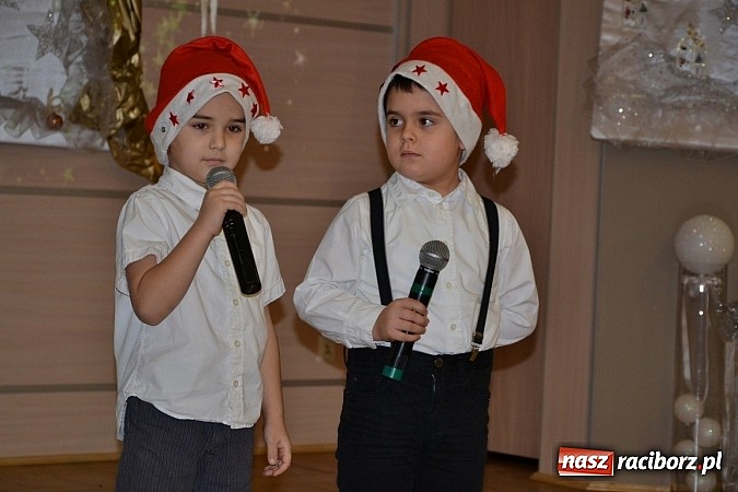 Zdjęcie w galerii na portalu naszraciborz.pl: IX Gminny Przegląd Kolęd i Pastorałek w Centrum Kultury w Tworkowie wiadomości z regionu