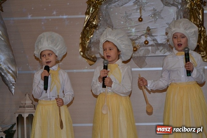 Zdjęcie w galerii na portalu naszraciborz.pl: IX Gminny Przegląd Kolęd i Pastorałek w Centrum Kultury w Tworkowie wiadomości z regionu
