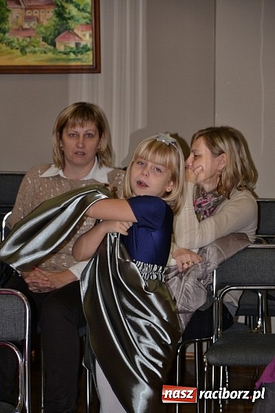 Zdjęcie w galerii na portalu naszraciborz.pl: IX Gminny Przegląd Kolęd i Pastorałek w Centrum Kultury w Tworkowie wiadomości z regionu