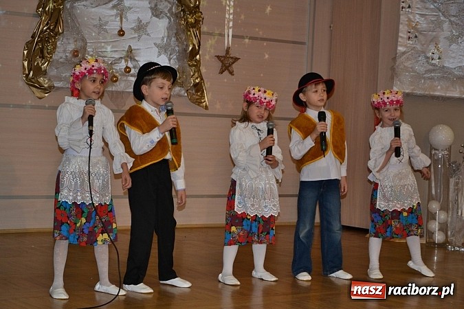 Zdjęcie w galerii na portalu naszraciborz.pl: IX Gminny Przegląd Kolęd i Pastorałek w Centrum Kultury w Tworkowie wiadomości z regionu