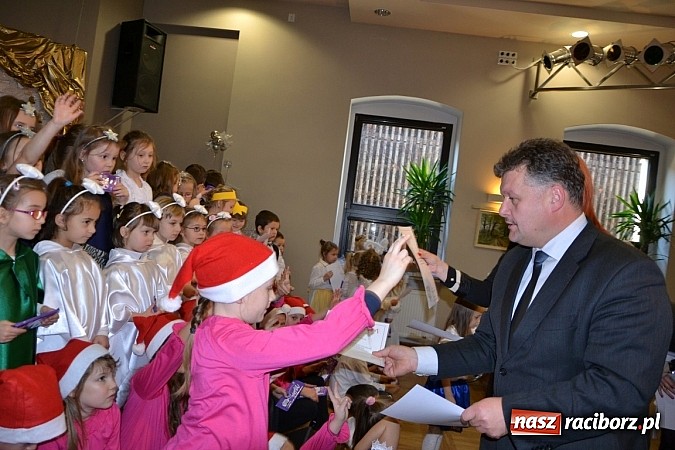 Zdjęcie w galerii na portalu naszraciborz.pl: IX Gminny Przegląd Kolęd i Pastorałek w Centrum Kultury w Tworkowie wiadomości z regionu