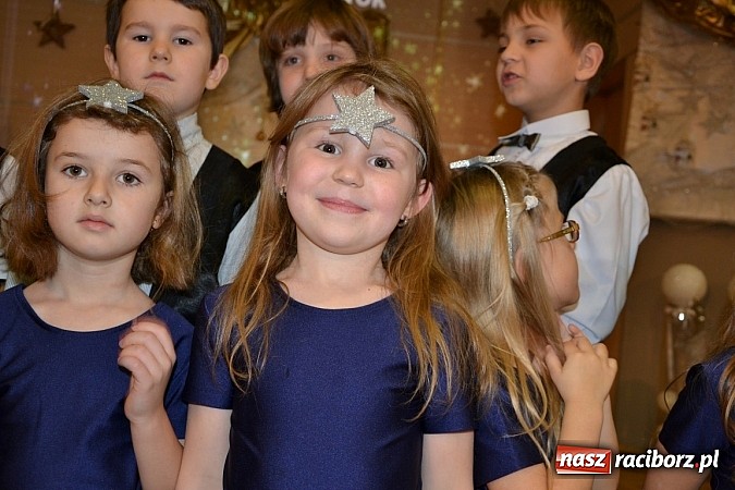 Zdjęcie w galerii na portalu naszraciborz.pl: IX Gminny Przegląd Kolęd i Pastorałek w Centrum Kultury w Tworkowie wiadomości z regionu