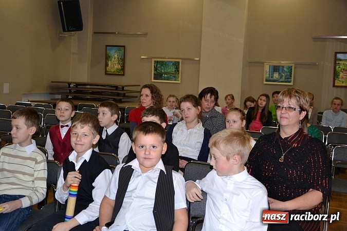 Zdjęcie w galerii na portalu naszraciborz.pl: IX Gminny Przegląd Kolęd i Pastorałek w Centrum Kultury w Tworkowie wiadomości z regionu