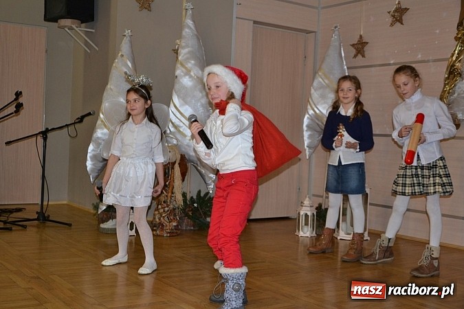 Zdjęcie w galerii na portalu naszraciborz.pl: IX Gminny Przegląd Kolęd i Pastorałek w Centrum Kultury w Tworkowie wiadomości z regionu