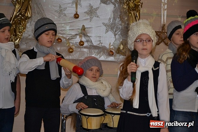 Zdjęcie w galerii na portalu naszraciborz.pl: IX Gminny Przegląd Kolęd i Pastorałek w Centrum Kultury w Tworkowie wiadomości z regionu