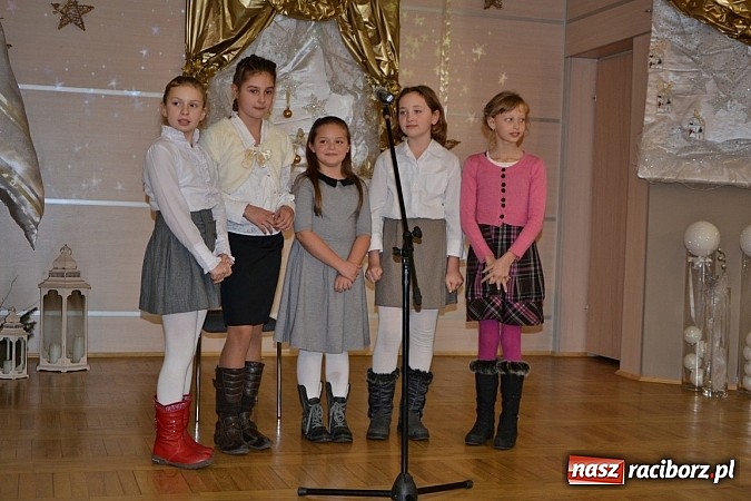 Zdjęcie w galerii na portalu naszraciborz.pl: IX Gminny Przegląd Kolęd i Pastorałek w Centrum Kultury w Tworkowie wiadomości z regionu
