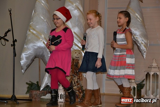 Zdjęcie w galerii na portalu naszraciborz.pl: IX Gminny Przegląd Kolęd i Pastorałek w Centrum Kultury w Tworkowie wiadomości z regionu