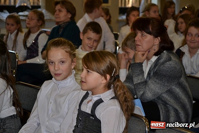 Zdjęcie w galerii na portalu naszraciborz.pl: IX Gminny Przegląd Kolęd i Pastorałek w Centrum Kultury w Tworkowie wiadomości z regionu