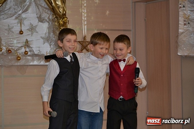 Zdjęcie w galerii na portalu naszraciborz.pl: IX Gminny Przegląd Kolęd i Pastorałek w Centrum Kultury w Tworkowie wiadomości z regionu