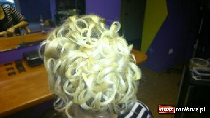 Zdjęcie w galerii na portalu naszraciborz.pl: Sylwestrowe szaleństwo na głowie z Salonem FIONA wiadomości z regionu