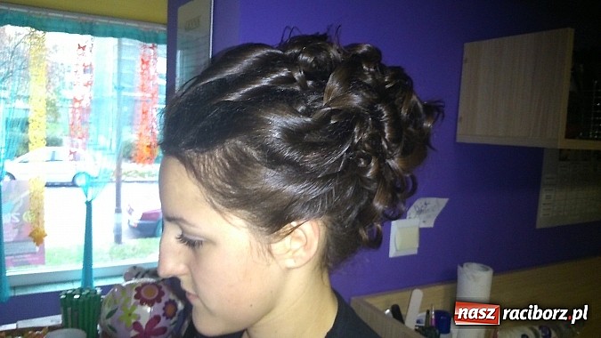 Zdjęcie w galerii na portalu naszraciborz.pl: Sylwestrowe szaleństwo na głowie z Salonem FIONA wiadomości z regionu